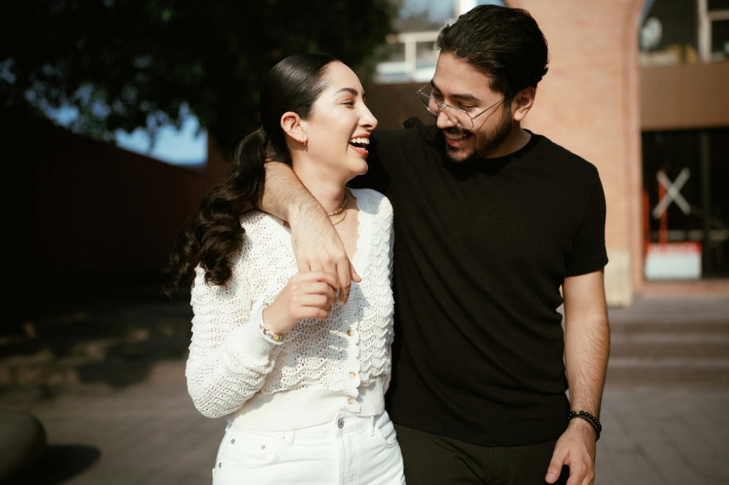 Majhne stvari, ki gradijo ljubezen: Moč usmerjenosti na dobro v partnerskem&nbsp;odnosu